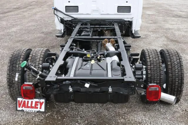 New 2025 Oxford White Ford F-550® XL image 36