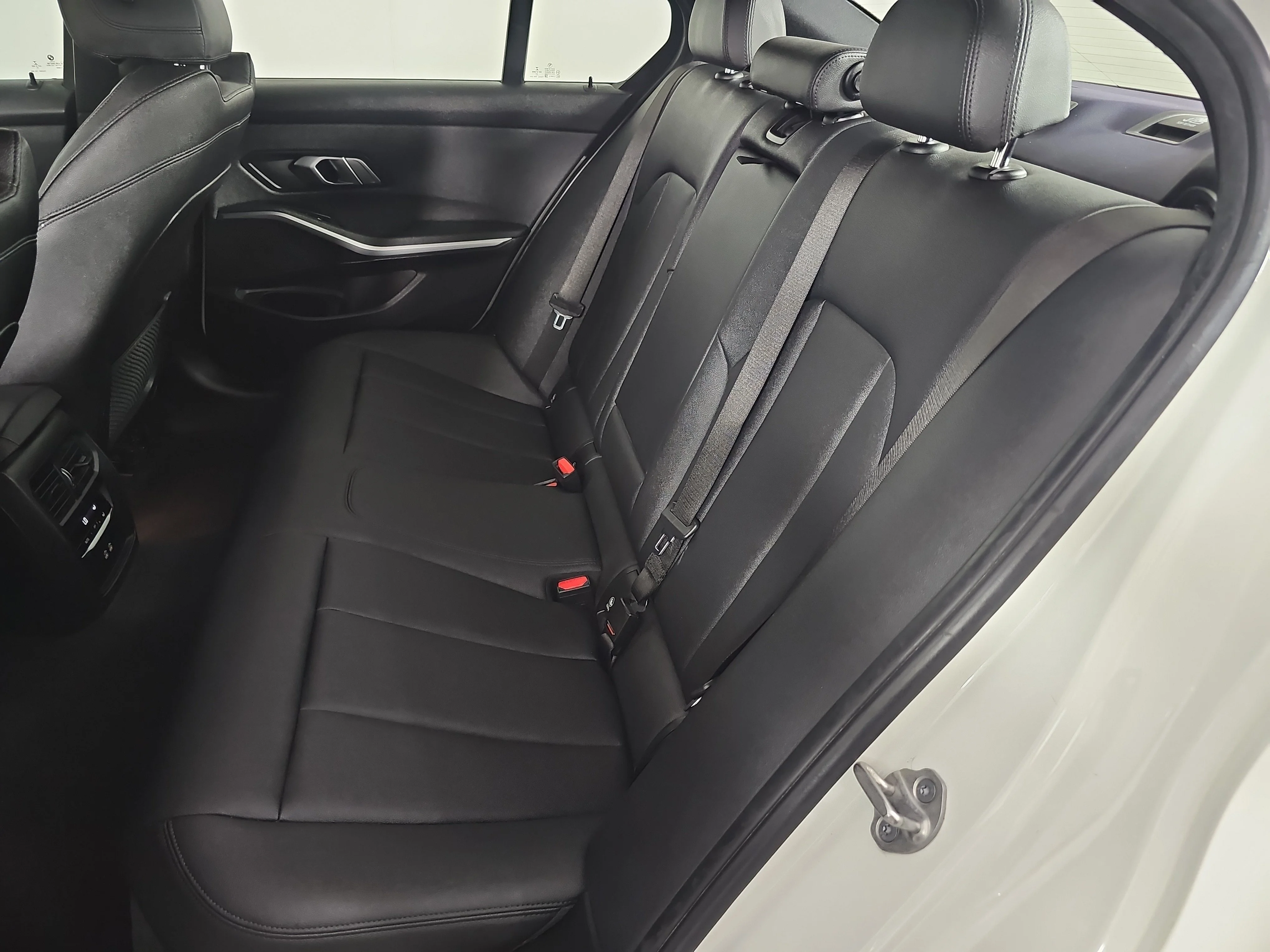 Used 2021 Alpine White BMW  image 18