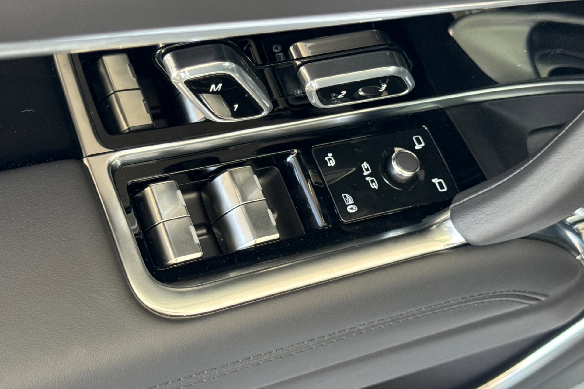 2026 Land Rover Range Rover SE - Photo 15