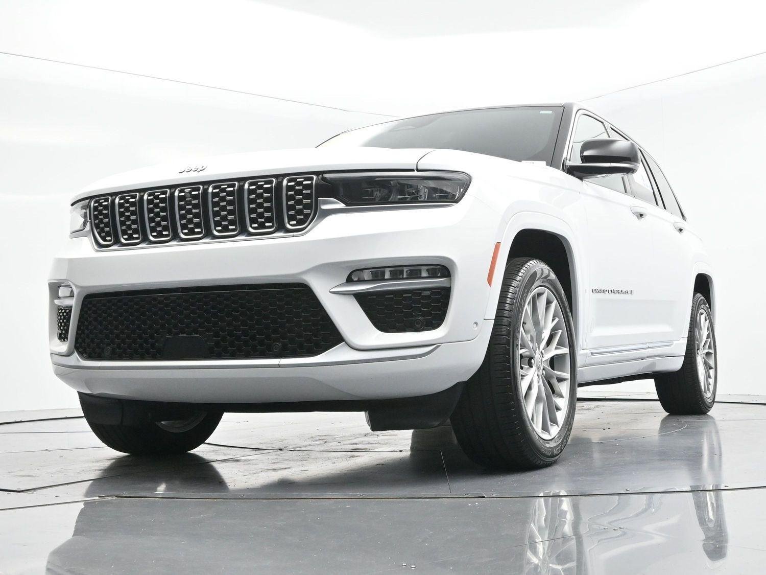 Used 2022 White Jeep Summit image 52