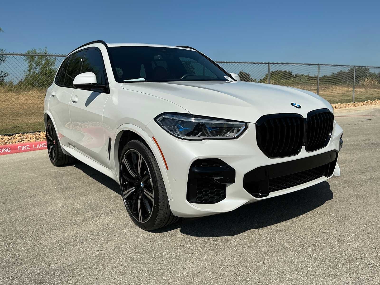 Used 2023 Mineral White Metallic BMW xDrive40i image 3