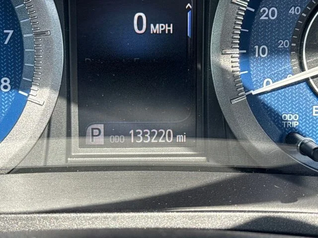 Used 2019 Silver Toyota XLE image 27