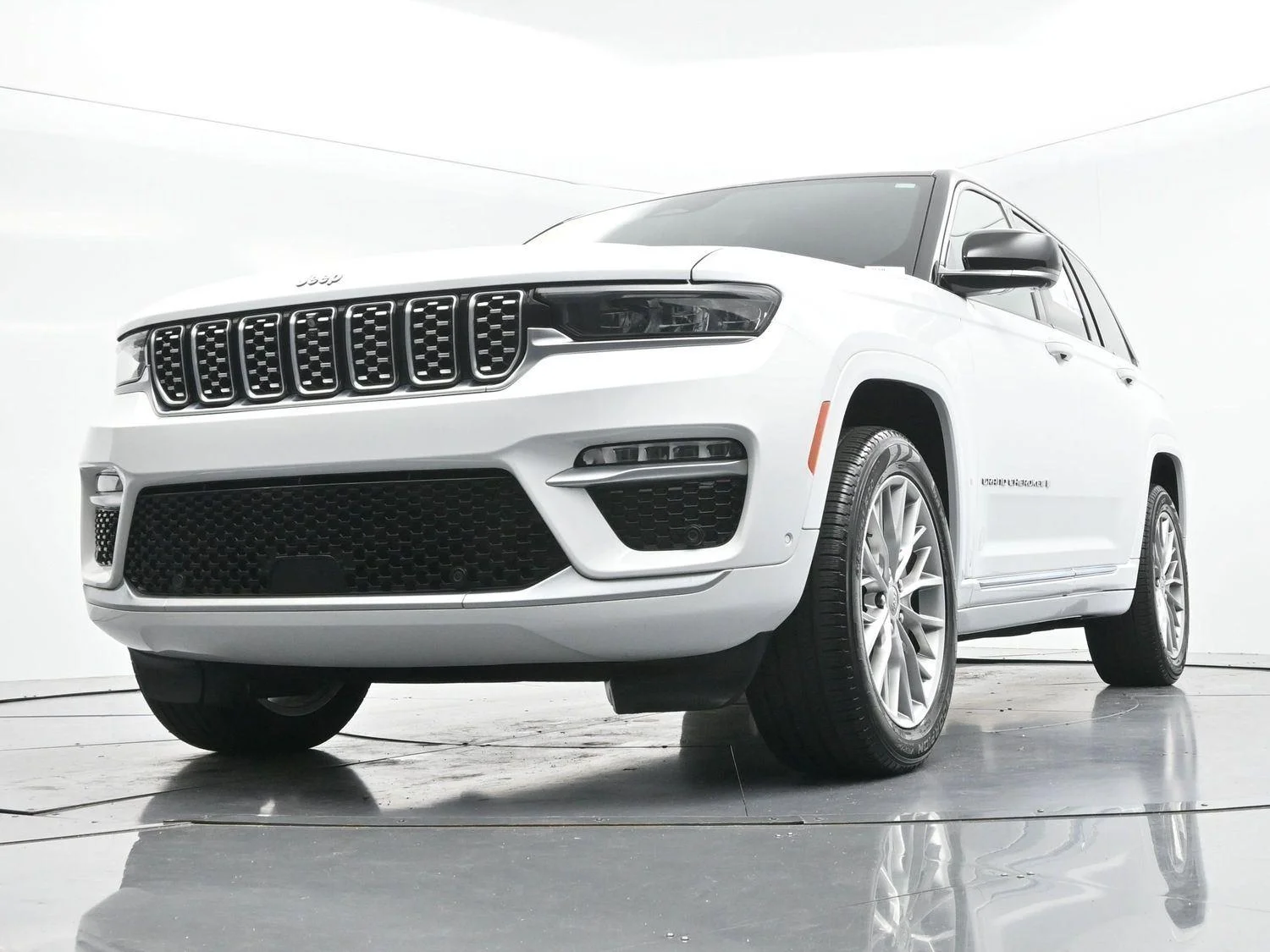 Used 2022 White Jeep Summit image 52