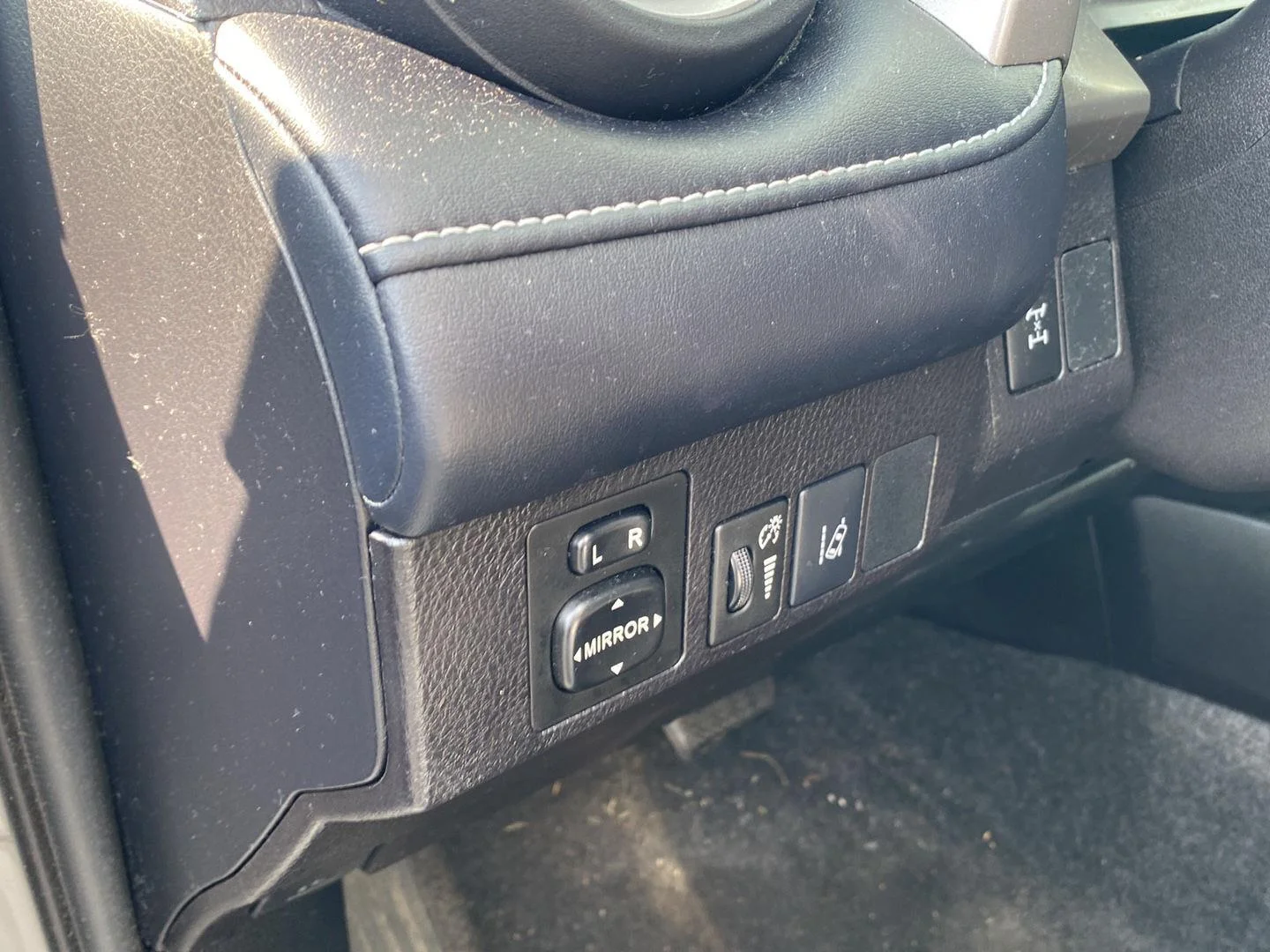 Used 2018 Silver Sky Metallic Toyota XLE image 12