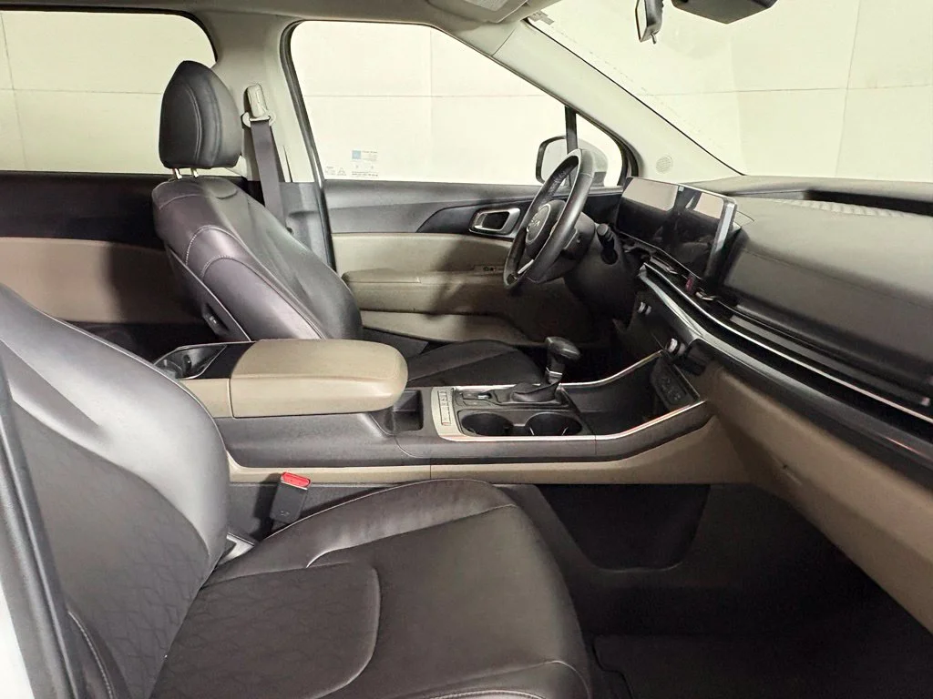 Used 2025 White Kia LXS image 14