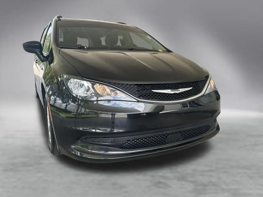 2021 Chrysler Voyager