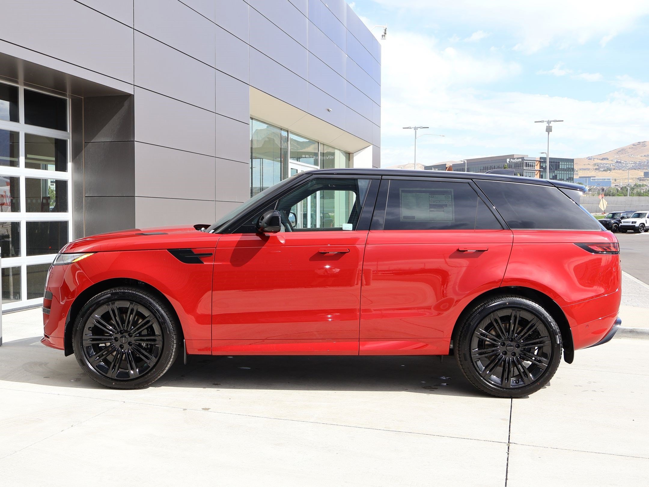 New 2026 Firenze Red LAND ROVER P400 Dynamic SE image 9