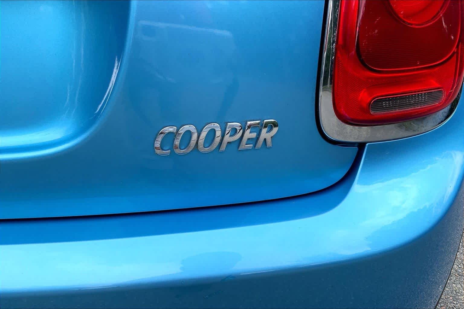 Used 2016 Electric Blue Metallic MINI  image 9