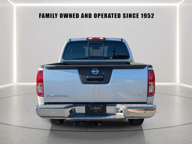 Used 2018 Silver Nissan SV image 5