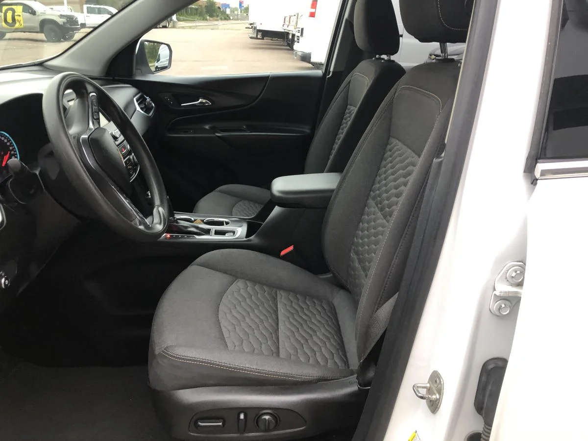 Used 2019 White Chevrolet AWD 4dr LT w/1LT image 12