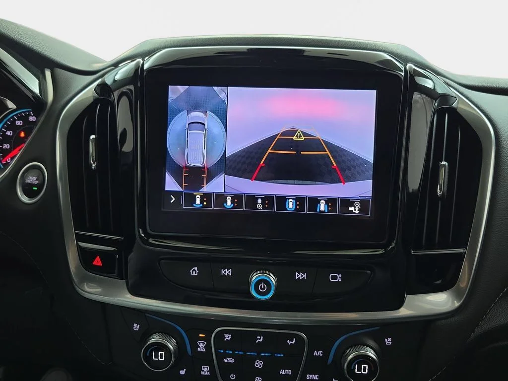Used 2020 Silver Ice Metallic Chevrolet Premier image 24