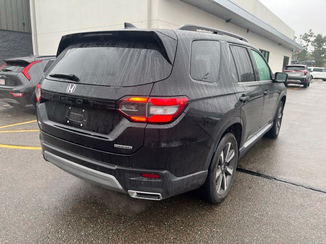 Used 2024 Crystal Black Pearl Honda Touring image 3