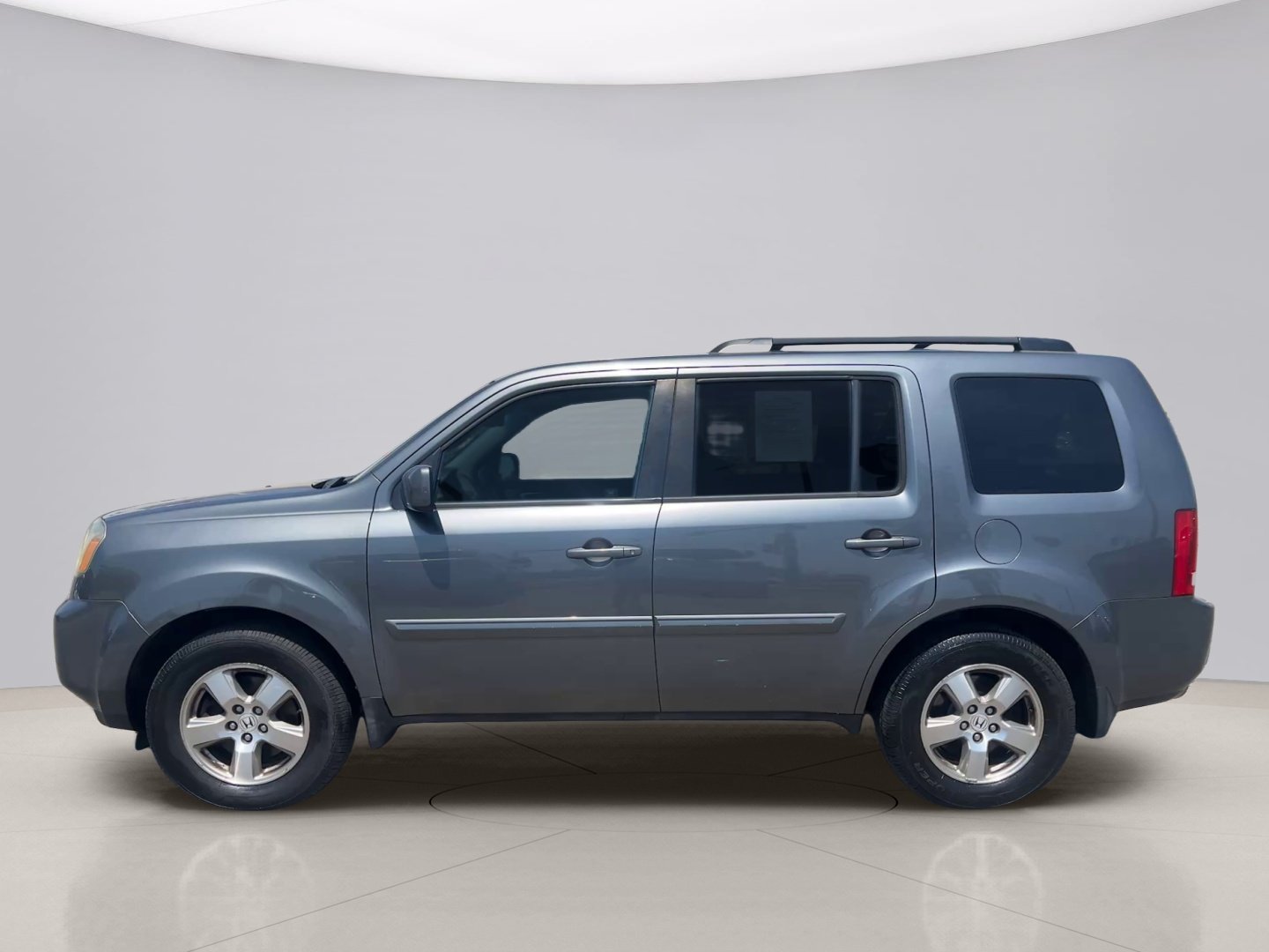 Used 2011 Gray Honda EX-L 4WD image 2