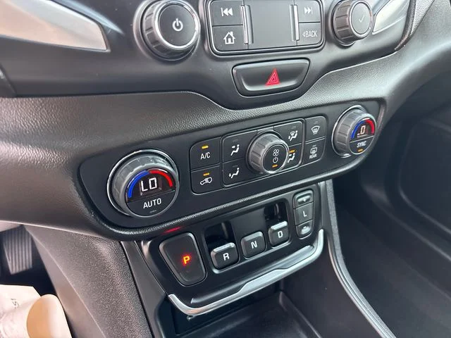 Used 2020 Gray GMC SLE image 25