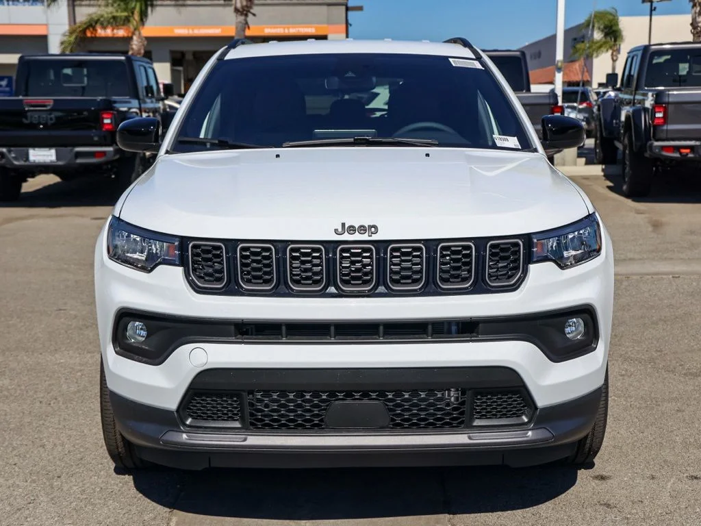 New 2026 Bright White Clear-Coat Exterior Paint Jeep Latitude image 8