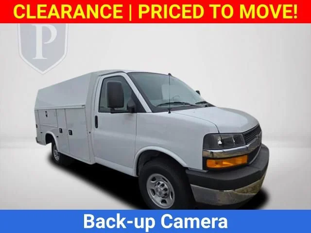 New 2025 Summit White Chevrolet 1WT image 2