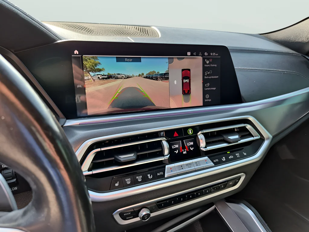 Used 2021 Red BMW xDrive40i image 34