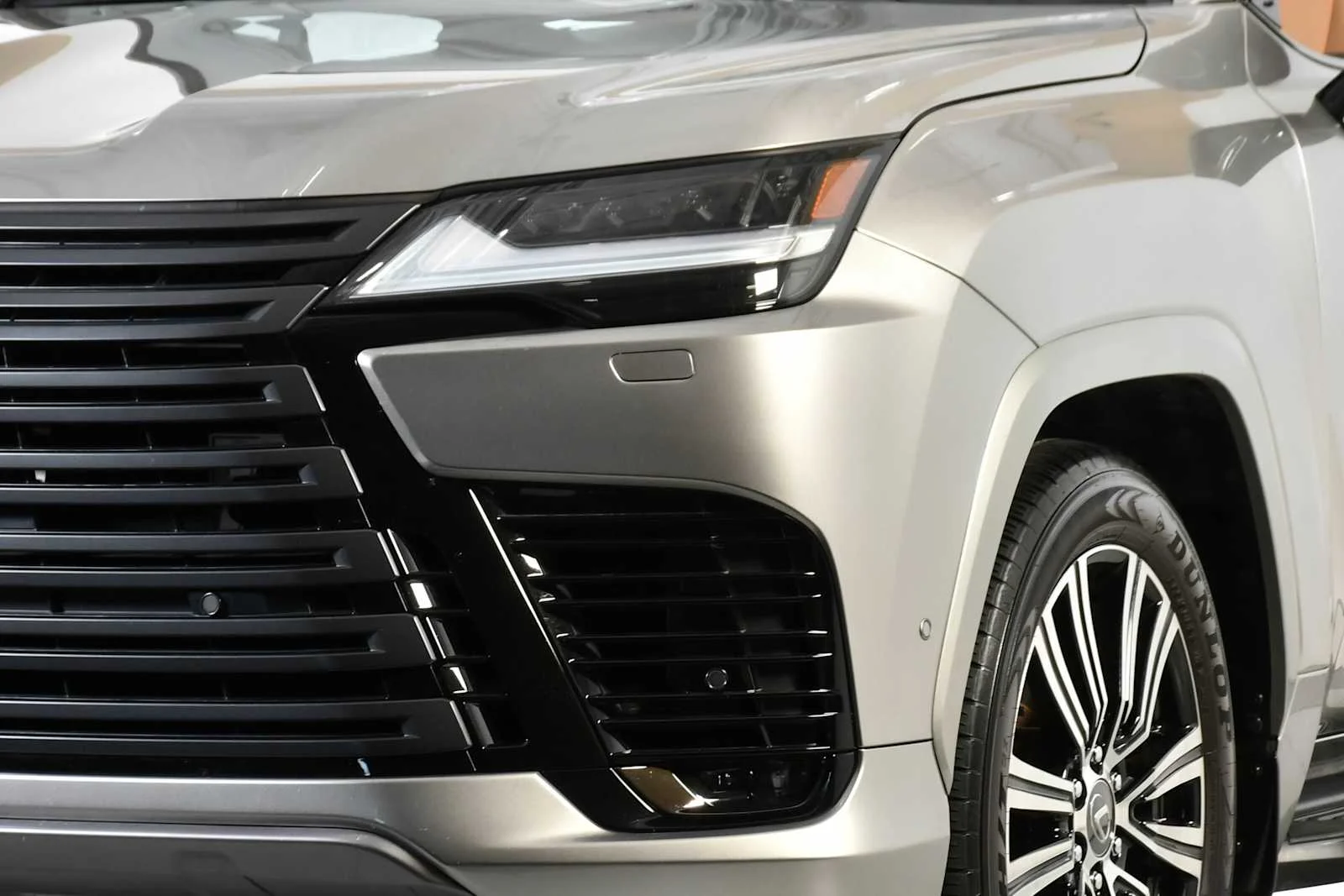 Used 2025 Atomic Silver Lexus Luxury image 9
