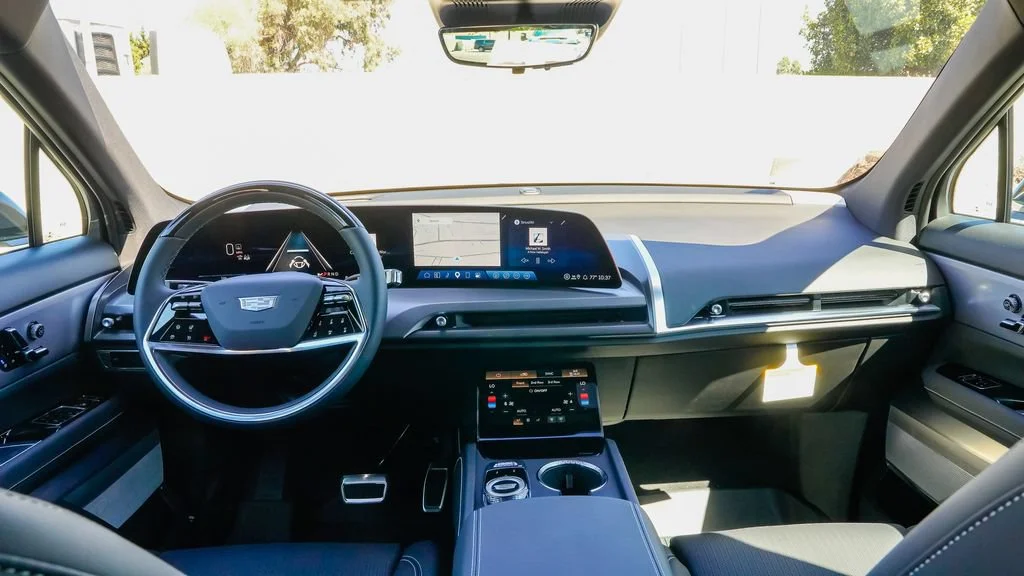 2027 Cadillac VISTIQ Sport - Photo 10