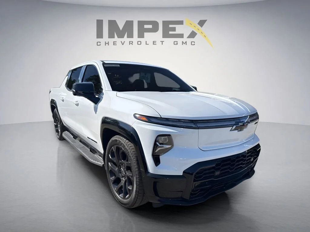 Used 2025 Summit White Chevrolet RST - Max Range image 5