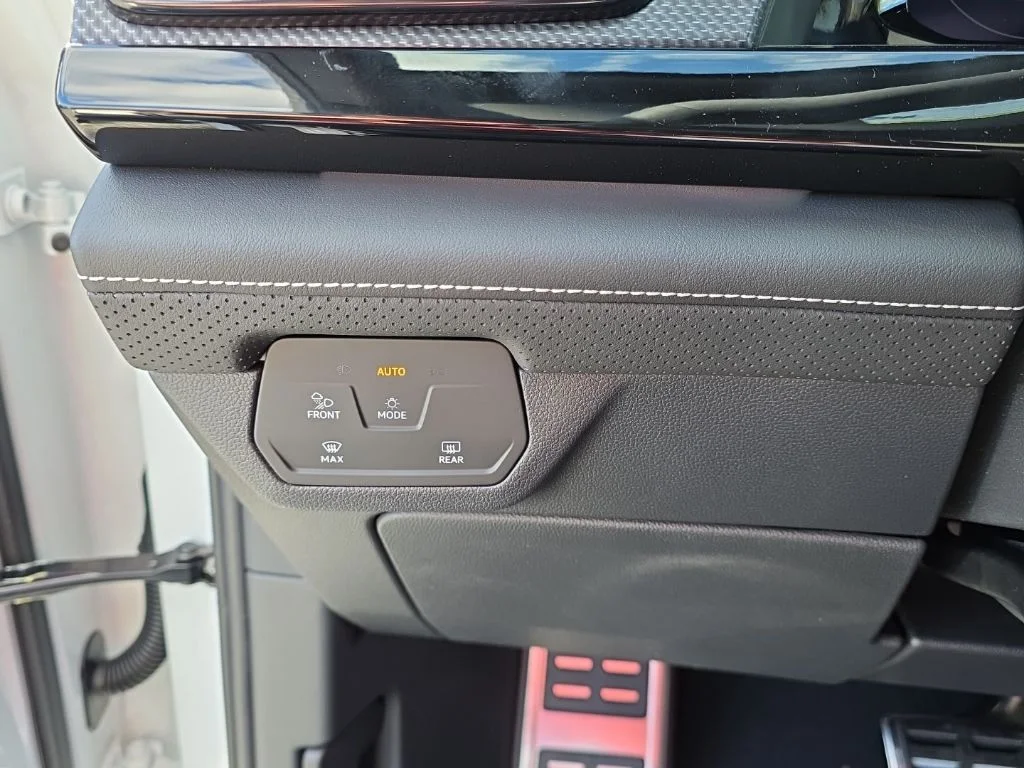 2026 Volkswagen Atlas Cross Sport SEL R-LINE - Photo 17