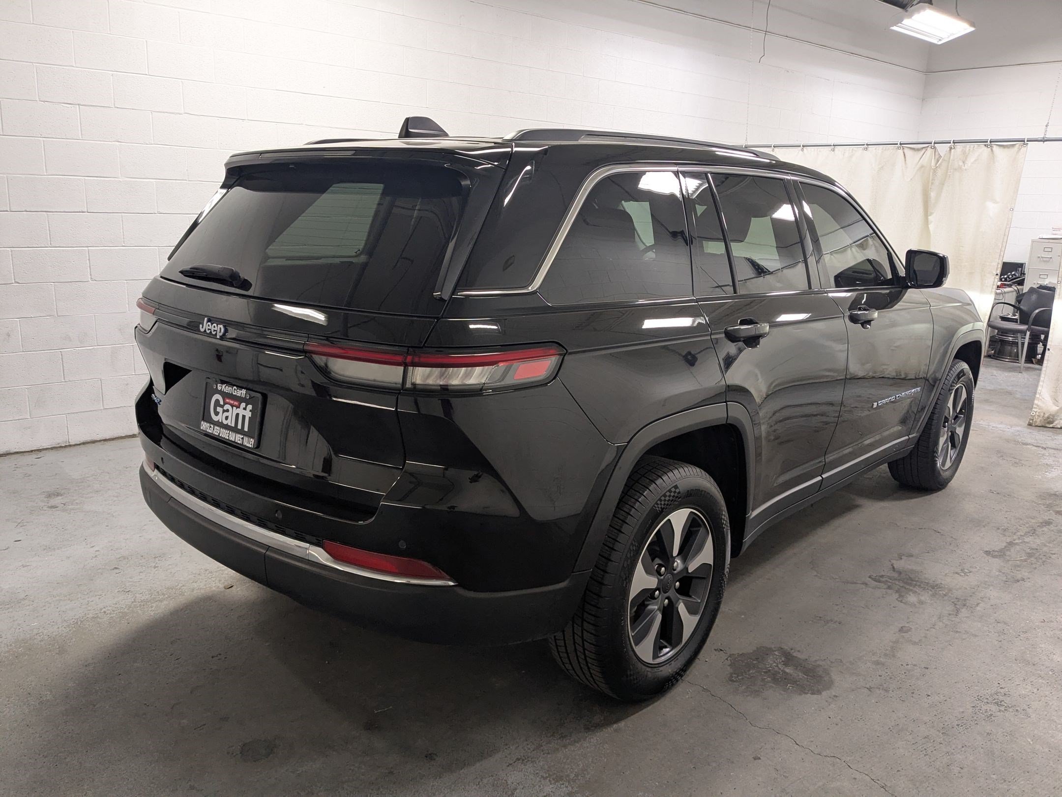 Used 2022 Diamond Black Crystal Pearlcoat Jeep 4xe image 4