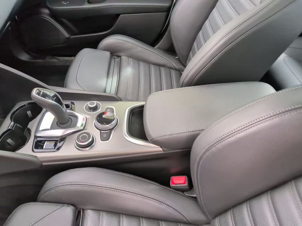 Used 2024 White Alfa Romeo Veloce image 32