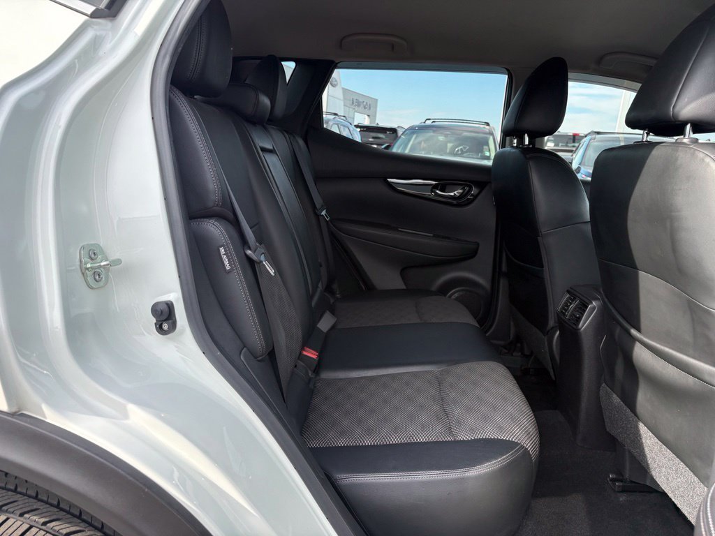 Used 2022 White Nissan SV image 13