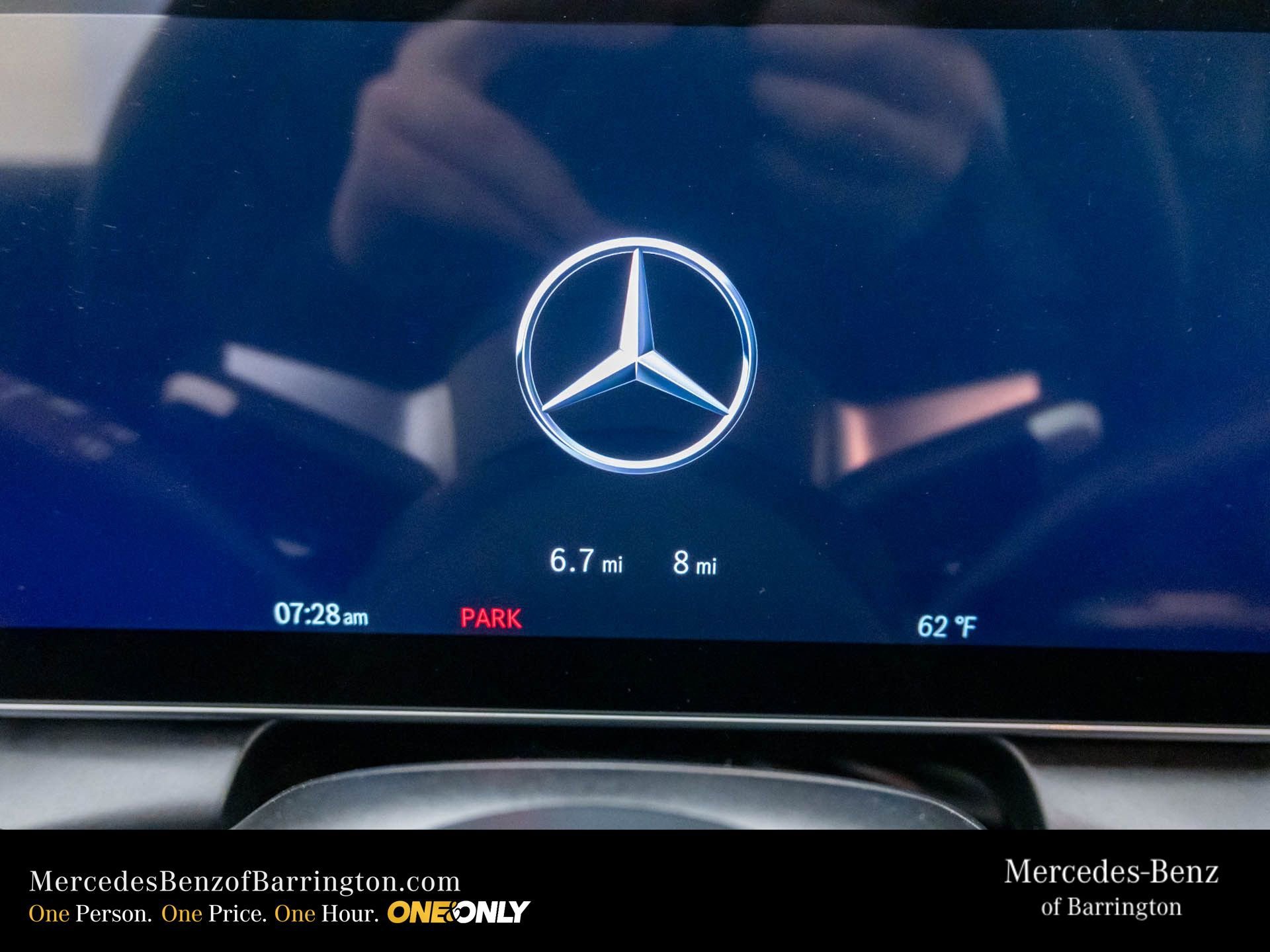 New 2026 MANUFAKTUR Moonlight White Metallic Mercedes-Benz GLC 300 image 68