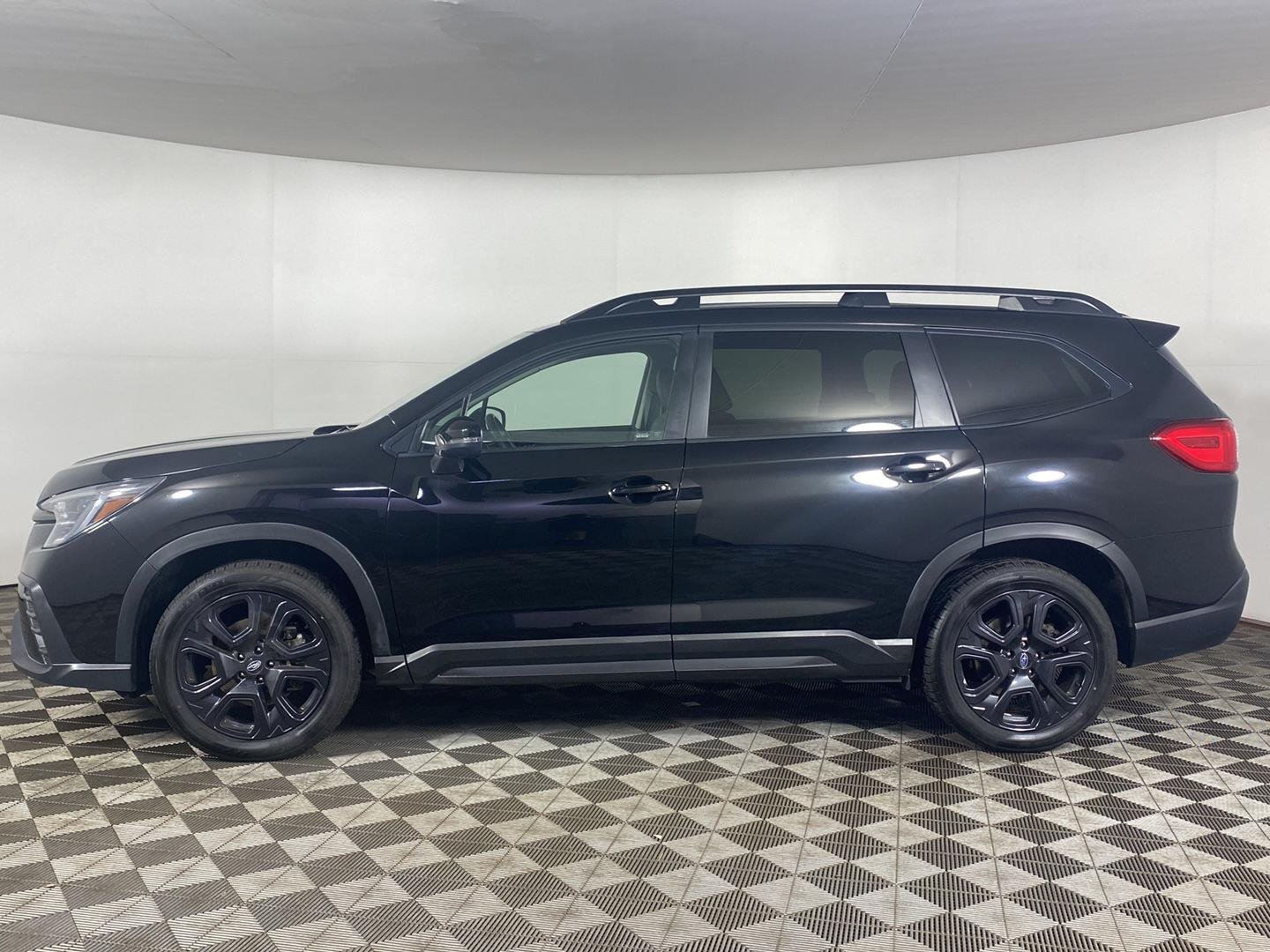 Used 2023 Crystal Black Silica Subaru Onyx Edition image 9