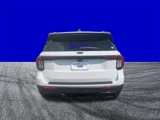 New 2026 Star White Metallic Tri-Coat Ford ST-Line image 5