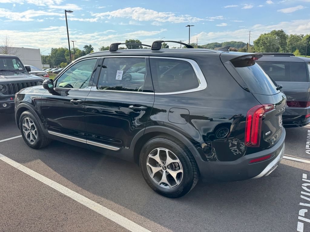Used 2020 Black Kia EX image 9