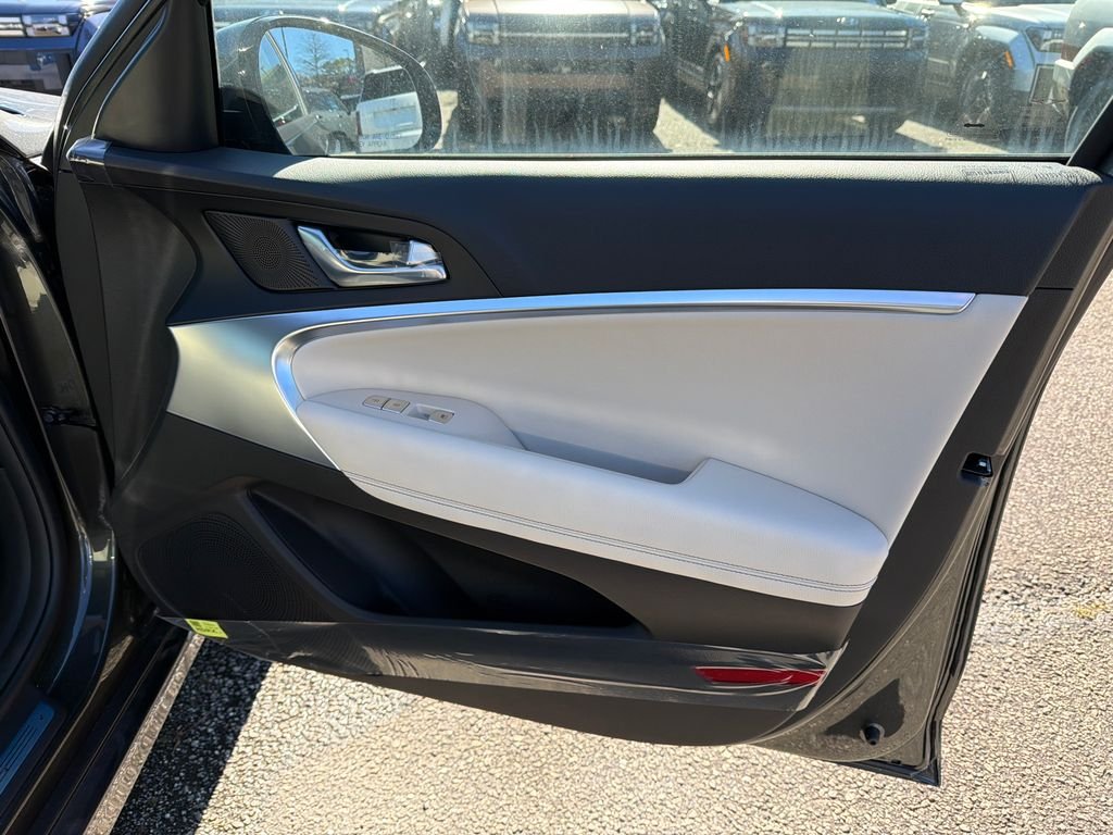 2026 GENESIS G70 Standard - Photo 14