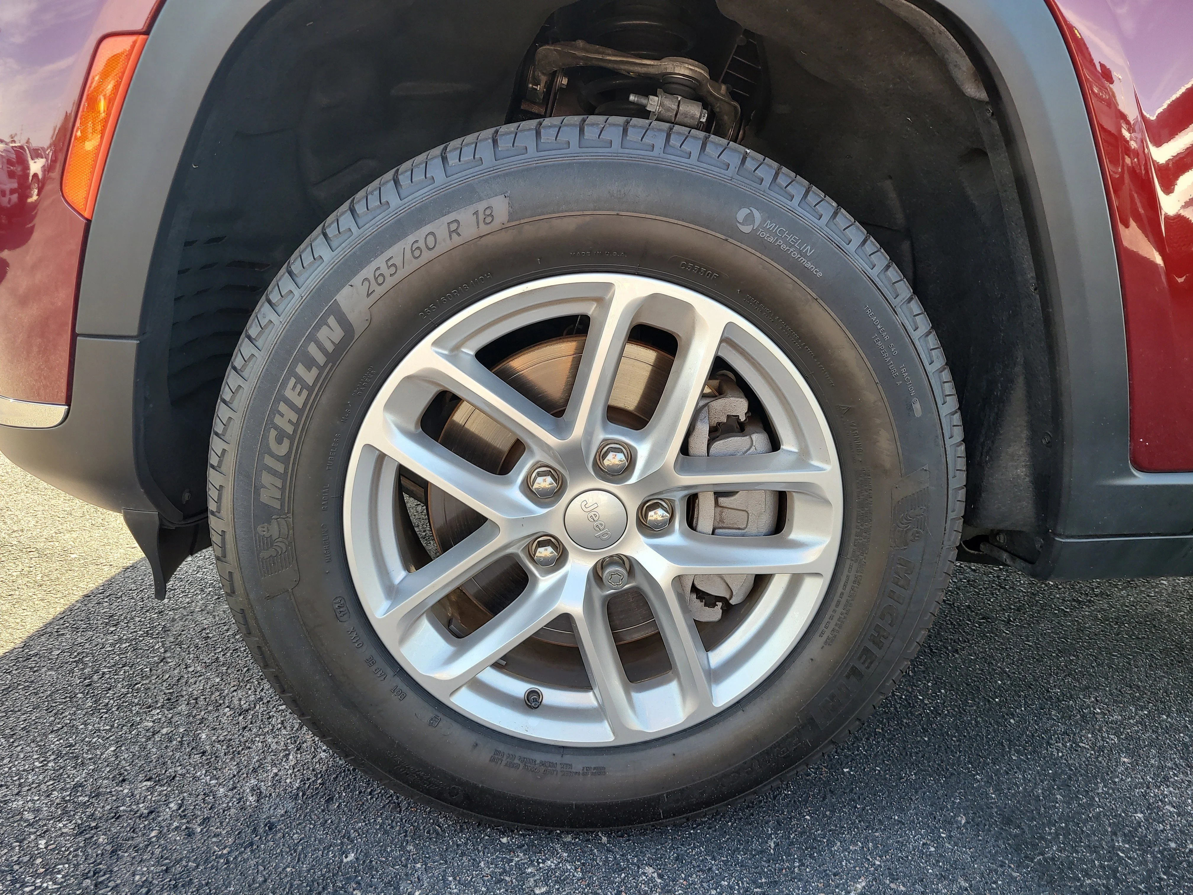 Used 2024 Velvet Red Pearlcoat Jeep Laredo image 9