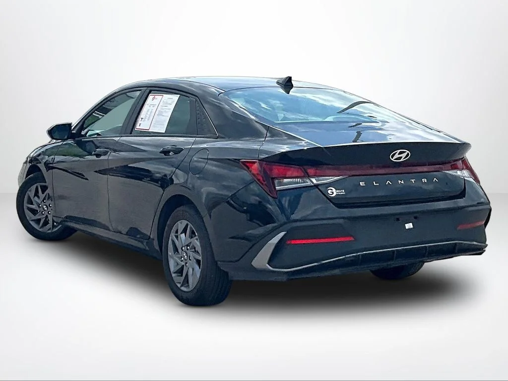 Used 2024 Black Hyundai SEL image 12