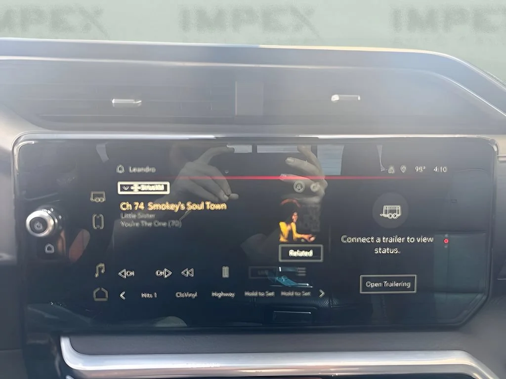 Used 2022 WHITE FROST TRICOAT GMC Denali image 31
