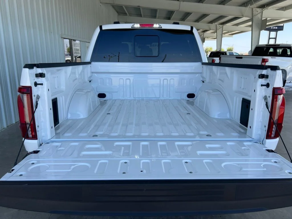 New 2025 Oxford White Ford Lariat® image 19