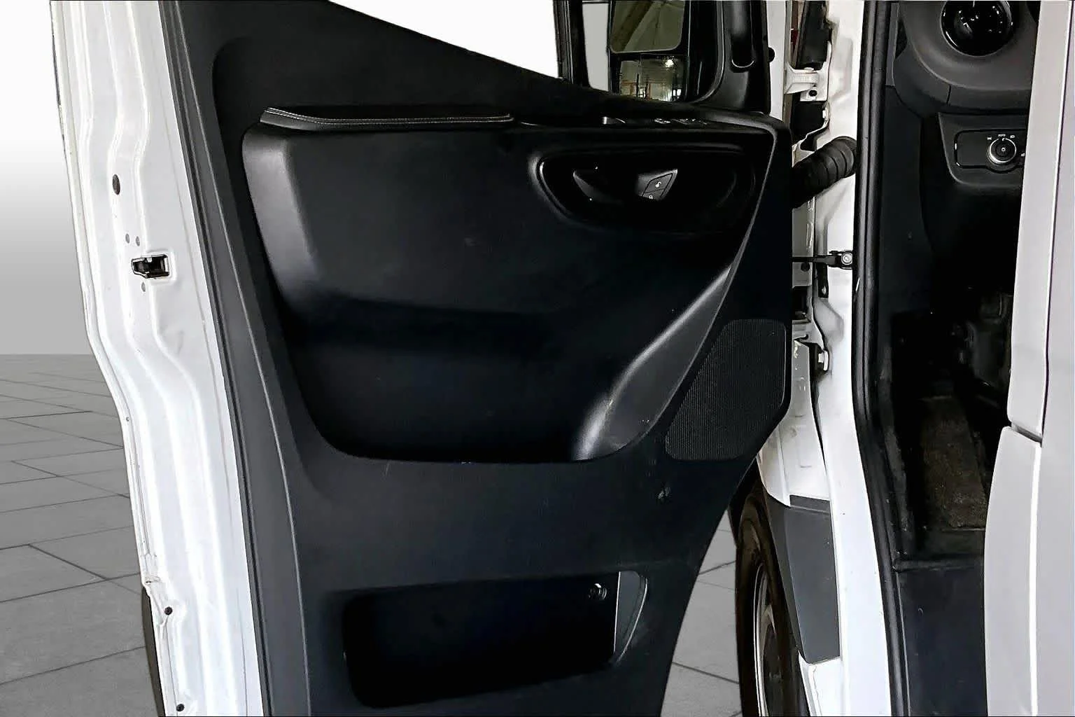 Used 2023 Arctic White Mercedes-Benz  image 17