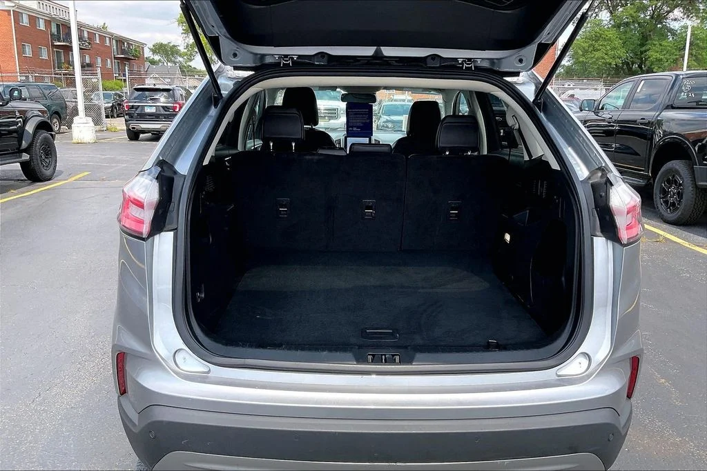 Used 2024 Silver Ford SEL image 27