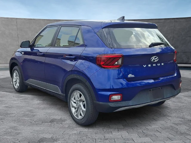 Used 2022 Blue Hyundai SE image 7