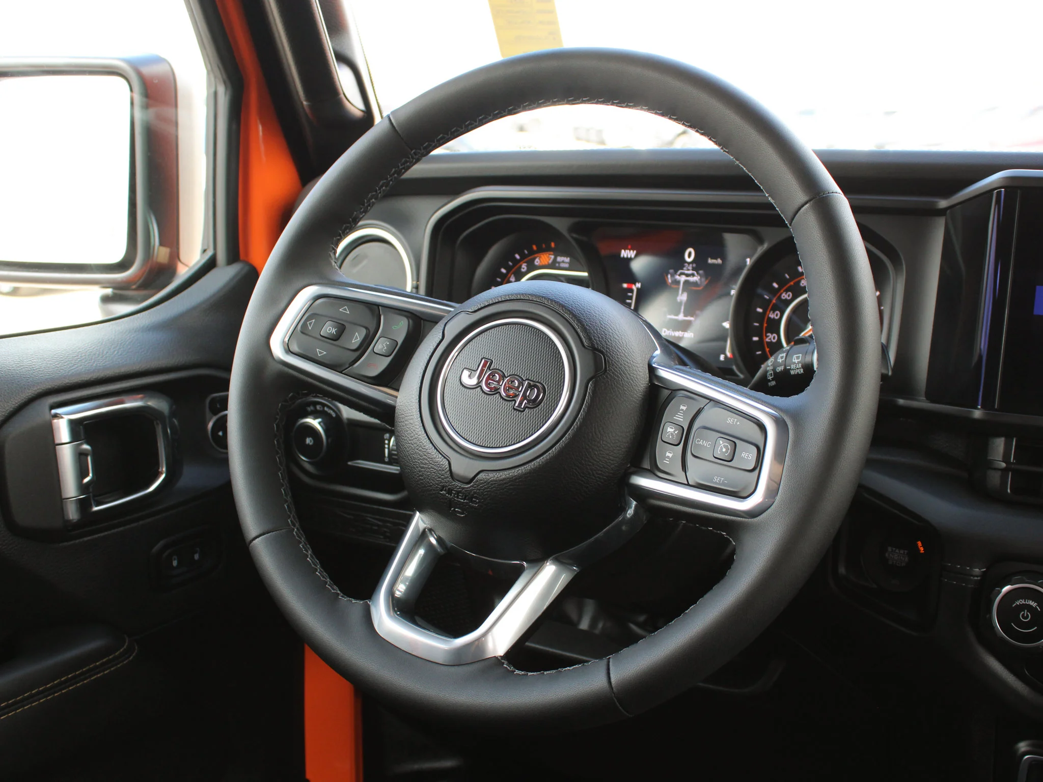 Certified Used 2025 joose Jeep Sahara * V6 | McKinley Leather Seats | Trailer Tow Group | Apple CarPlay | Alpine | Adaptive Cruise image 6
