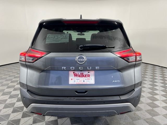 Used 2023 Gray Nissan S image 6