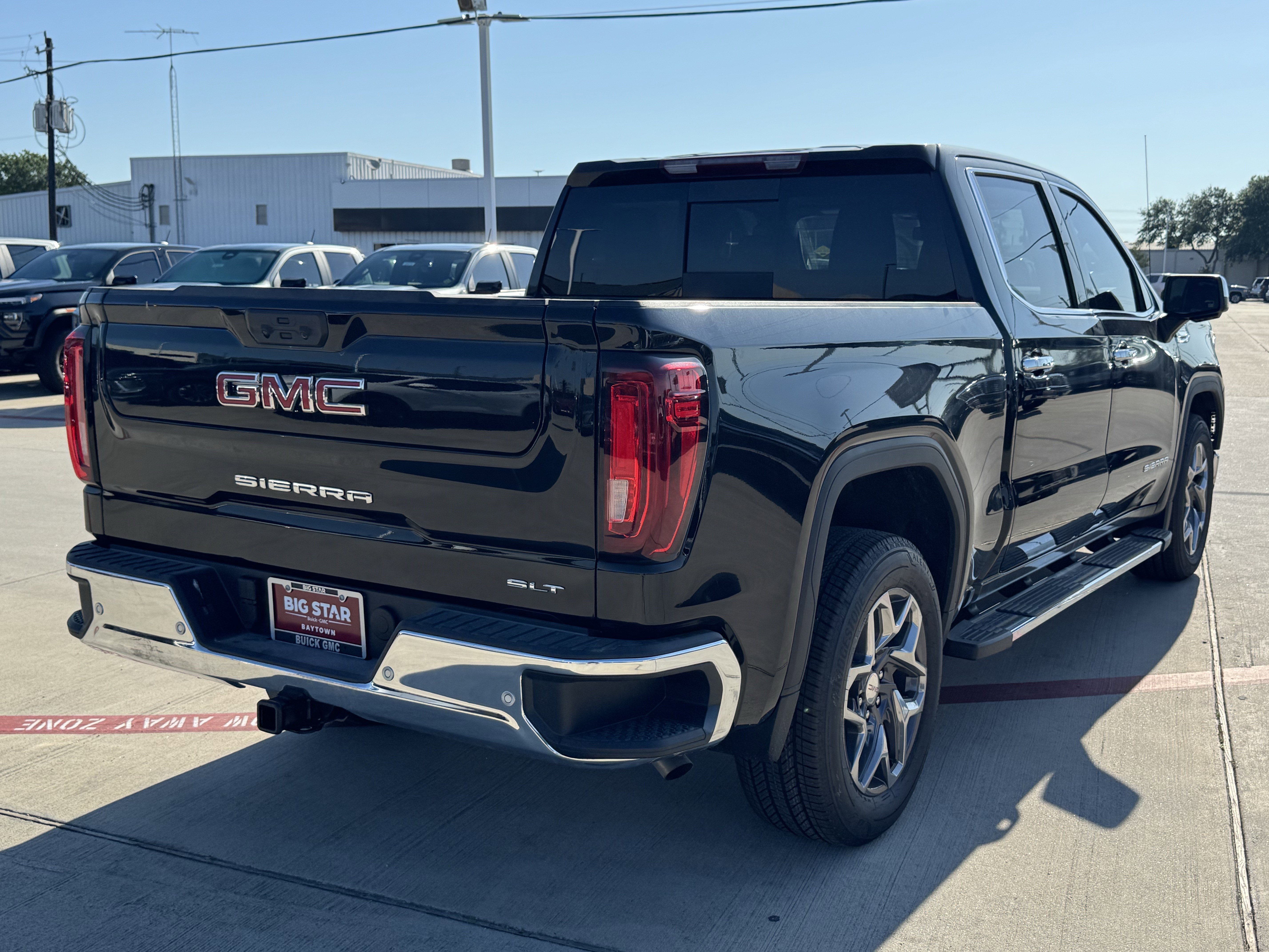 2026 GMC Sierra 1500 SLT - Photo 7