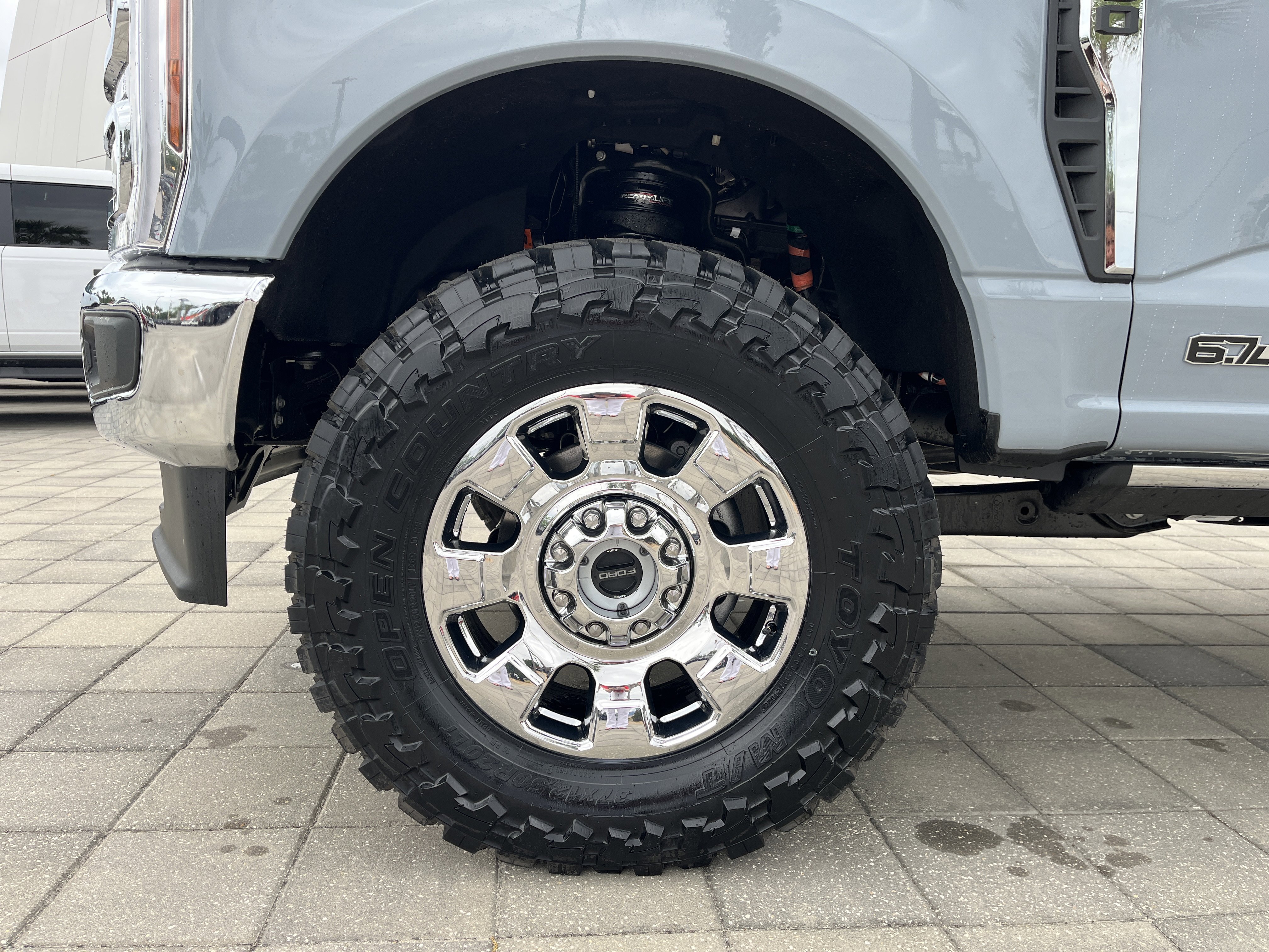 New 2026 Glacier Gray Metallic Tri-Coat Ford F-250® Lariat® image 9