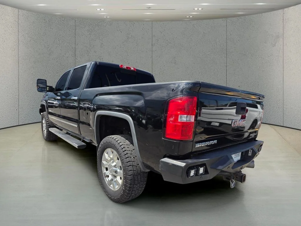 Used 2015 Black GMC Denali image 3