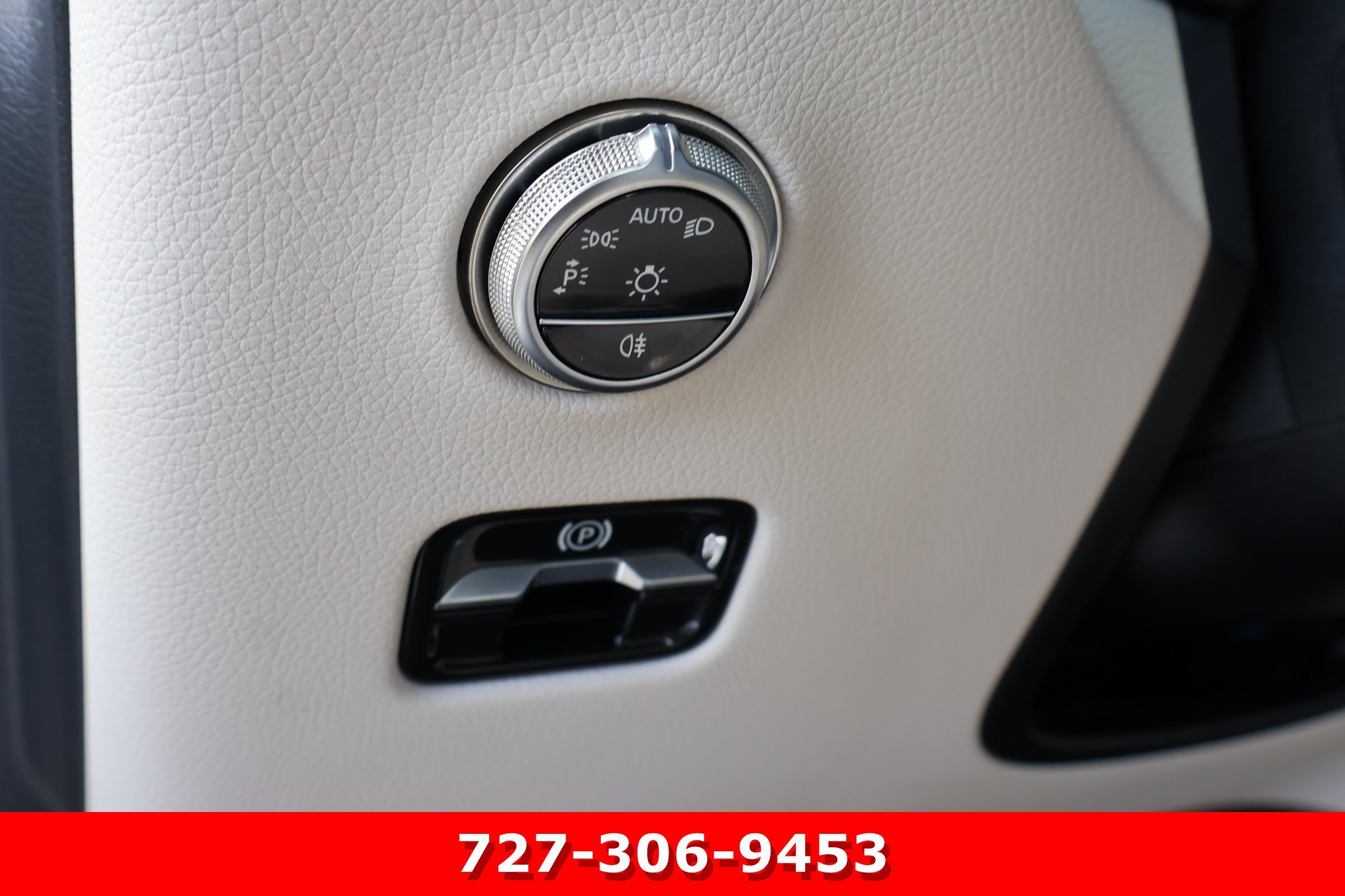 Certified Used 2025 Polar White Mercedes-Benz GLC 300 image 23