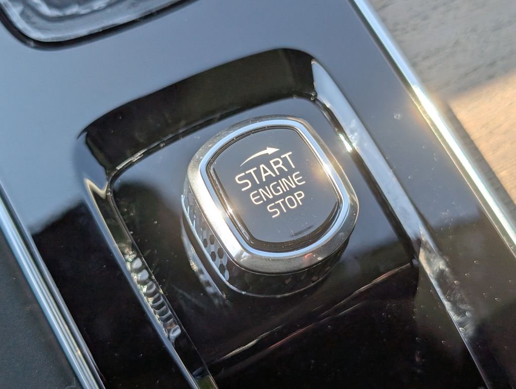 2026 Volvo XC90 Plus - Photo 21