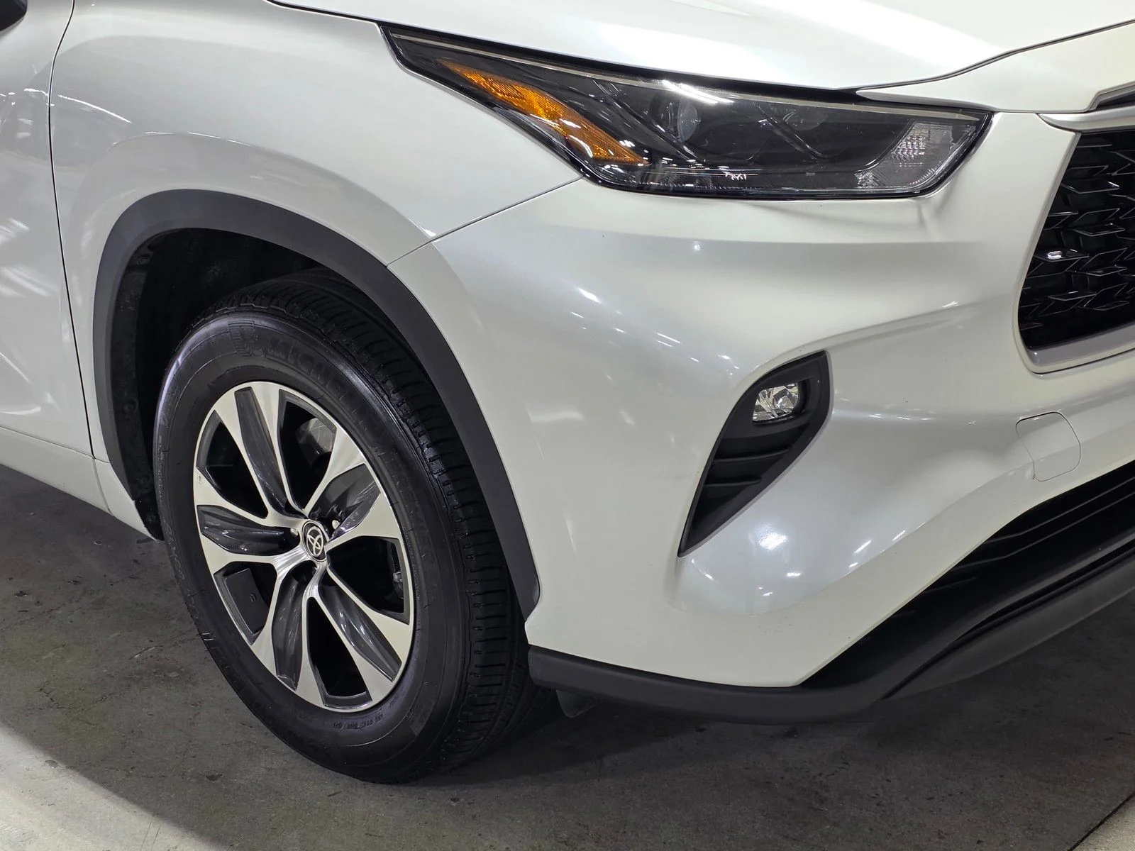 Used 2023 Wind Chill Pearl Toyota XLE image 10