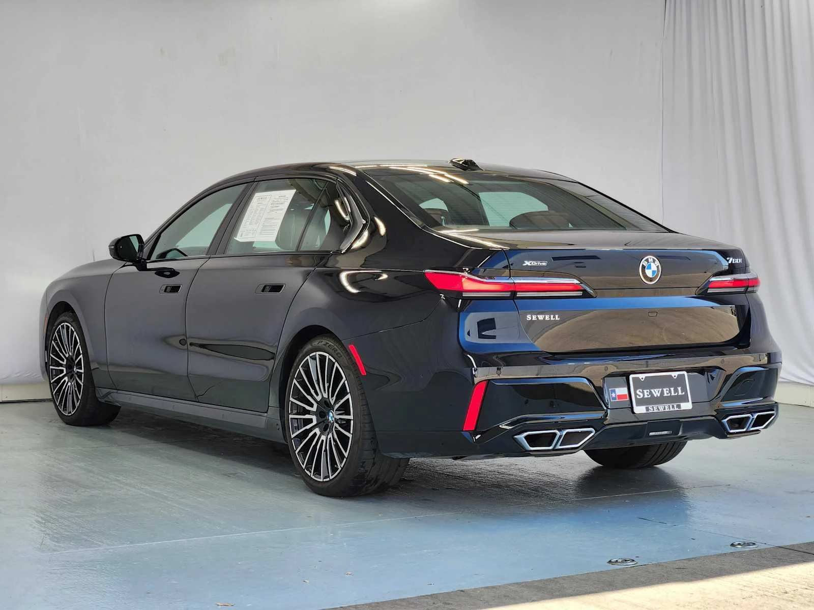 Certified Used 2025 Carbon Black Metallic BMW 760i xDrive image 5