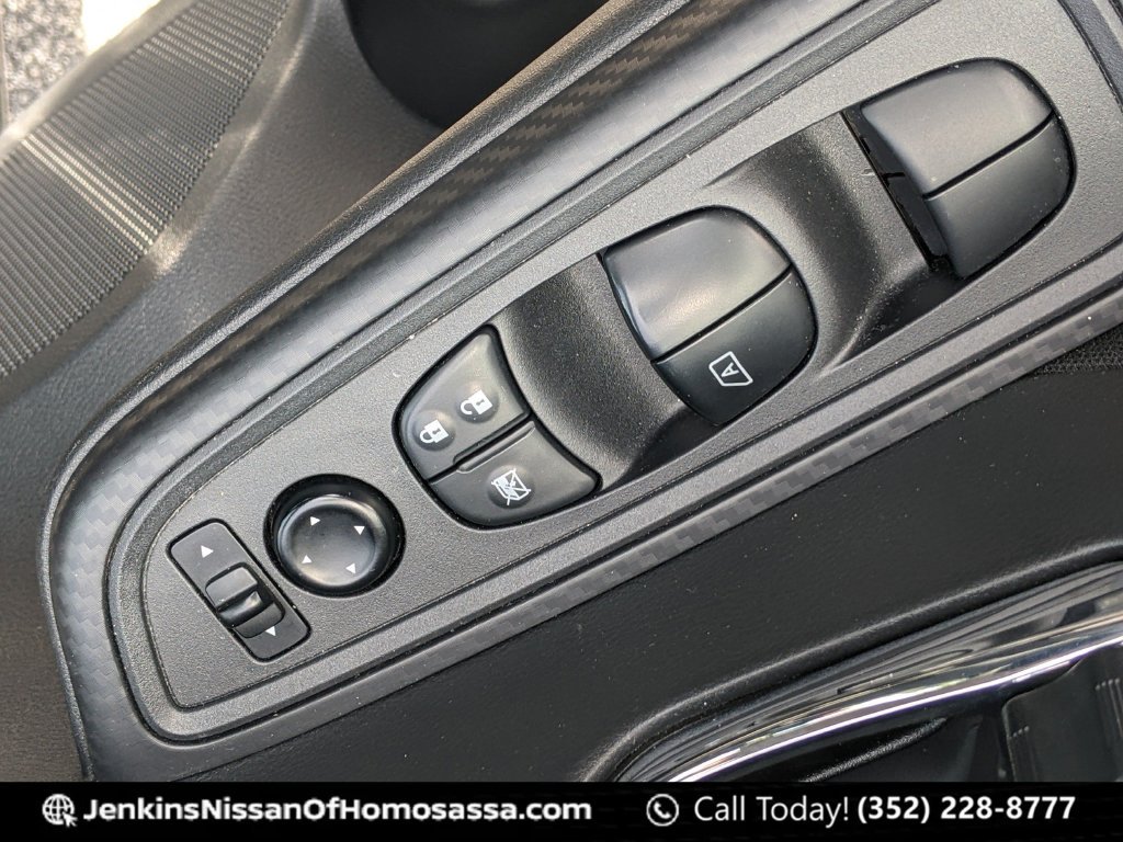 Used 2022 Black Nissan 1.6 SV image 32